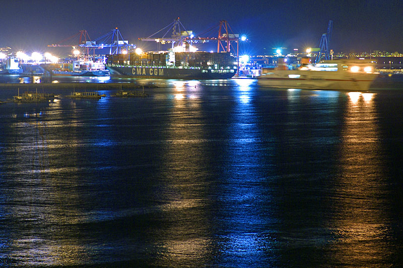 Valencia: Der Hafen bei Nacht