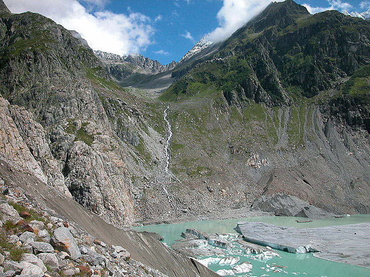 Disintegration of a glacier tongue and formation of a new glacial lake, August 2002