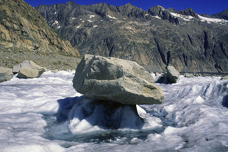 Sandkegel und Gletschertische