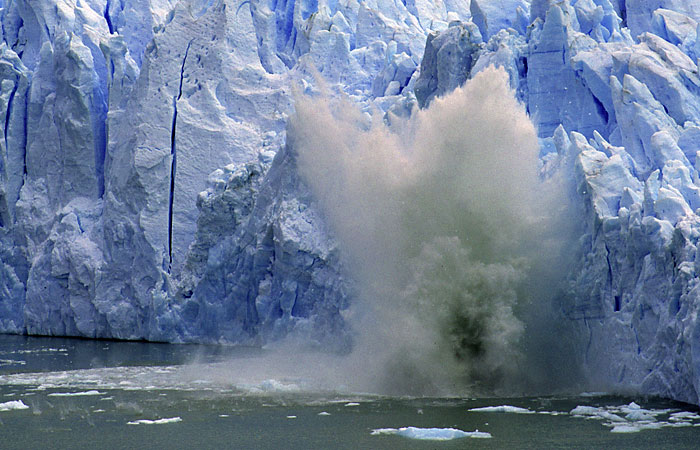 Calving of Glaciar Perito Moreno