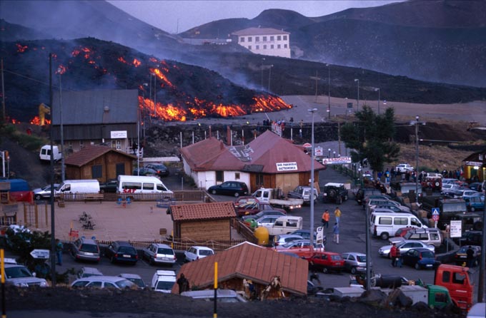 L'eruzione laterale e le sue conseguenze su uomini ed edifici 26./27. Luglio 2001