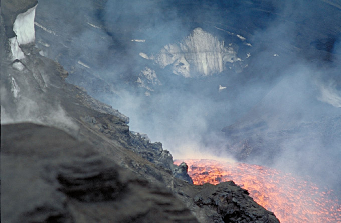 Flussi di lava in Valle del Bove