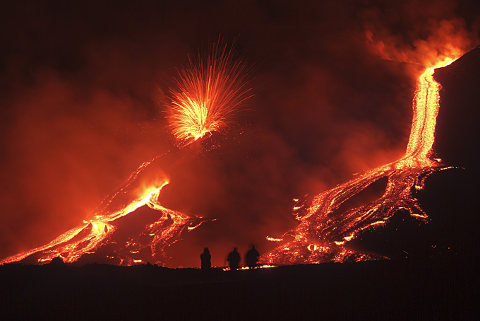 7. und 8. November 2006: Heftige Ausbrche an einer Spalte am Sdostkrater
