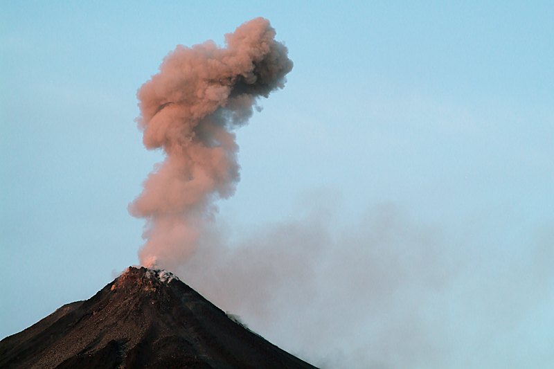 Vulcano Karangetang, Api Siau, Sulawesi