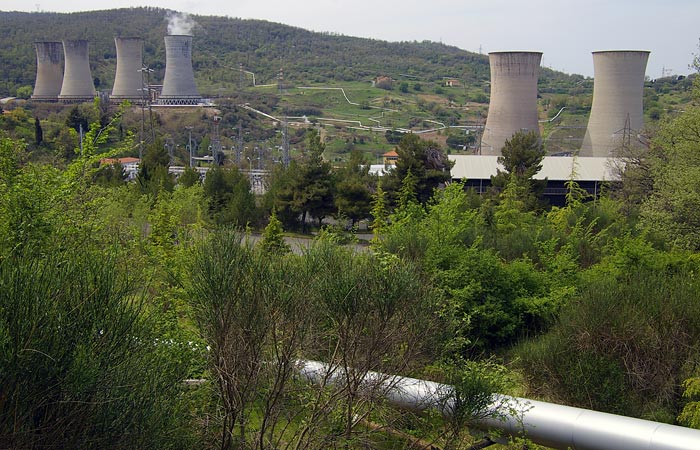 Energia Geotermica a Larderello: L'Antico incontra il Futuro