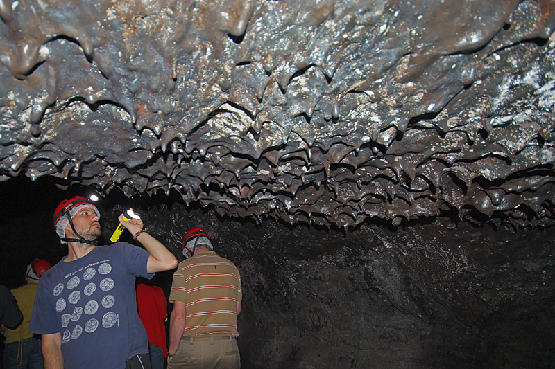 Im Innern eines Vulkans: Lavatunnel und Schlot (September 2009)