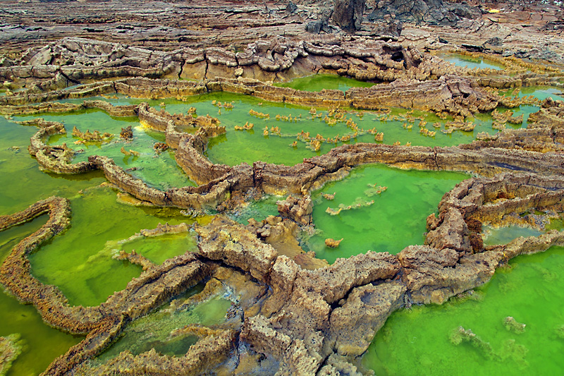 Dallol in January-February 2011: Large and colorful ponds