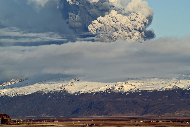 Eyjafjallajökull: subglacial volcanic eruption (continued) Eyjafjallajökull: subglacial volcanic eruption (continued)