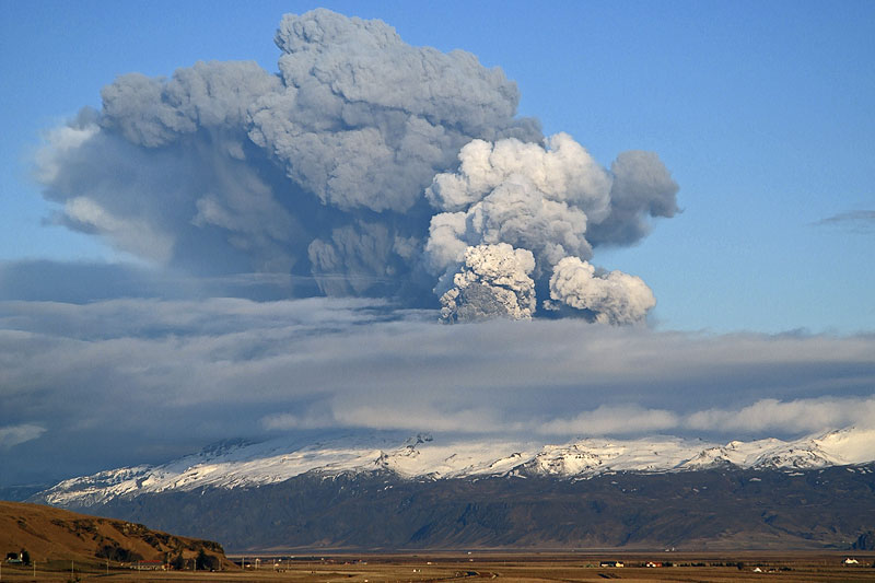 Eyjafjallajökull: subglacial volcanic eruption (continued) Eyjafjallajökull: subglacial volcanic eruption (continued)