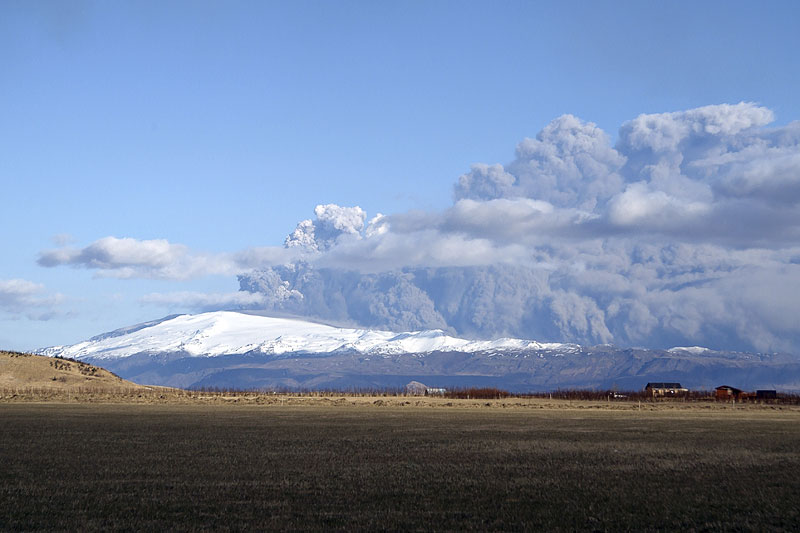 Eyjafjallajökull: subglacial volcanic eruption (continued) Eyjafjallajökull: subglacial volcanic eruption (continued)
