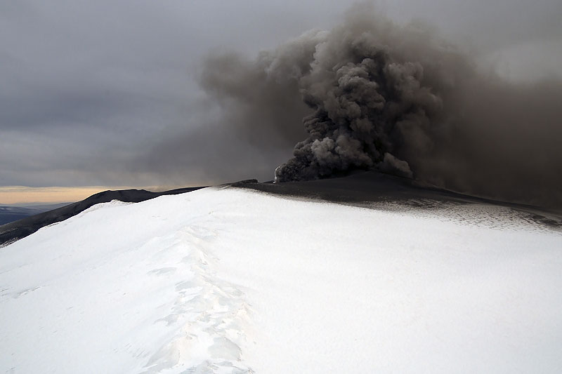 Eyafallajkull: subglacial volcanic eruption (continued 3)