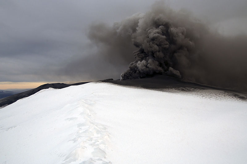 Eyafallajökull: subglacial volcanic eruption (continued 3) Eyafallajökull: subglacial volcanic eruption (continued 3)