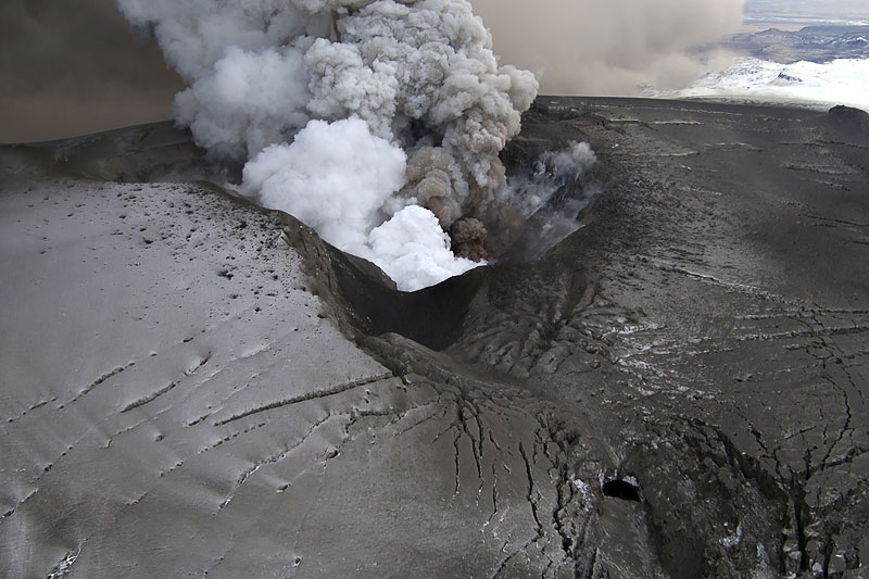 Eyafallajkull: subglacial volcanic eruption (continued 3)