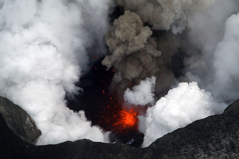Eyafallajkull: subglacial volcanic eruption (continued 3)