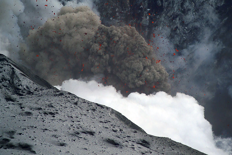 Eyafallajkull: subglacial volcanic eruption (continued 3)