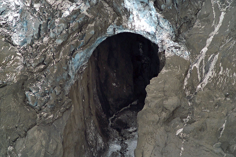 Eyafallajkull: subglacial volcanic eruption (continued 3)