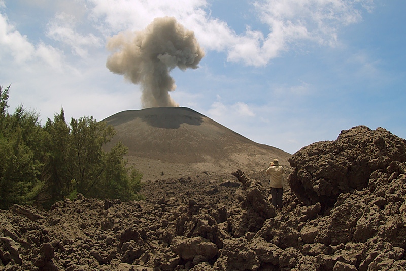 Scalata di Anak Krakatau in Eruzione