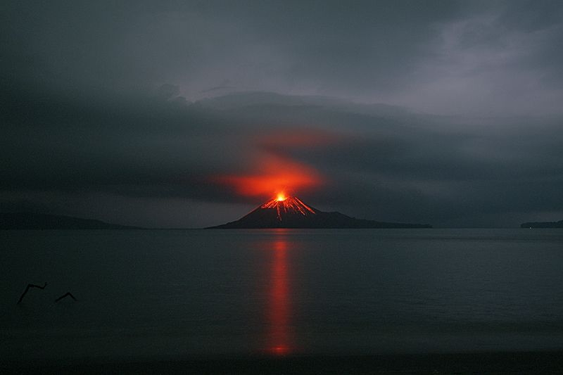 Storms and Stars over Krakatau (4. - 8. June 2009)