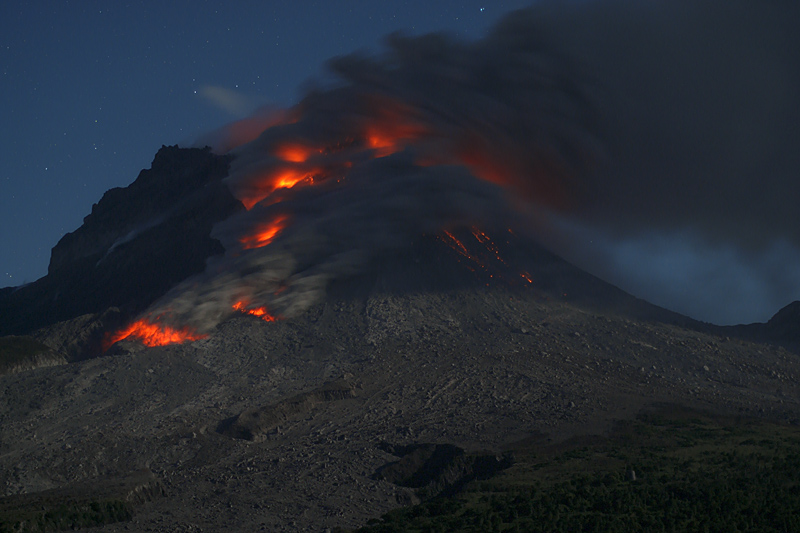 Pyroclastic flows in White's Ghaut at night (27 - 31 Jan 2010)