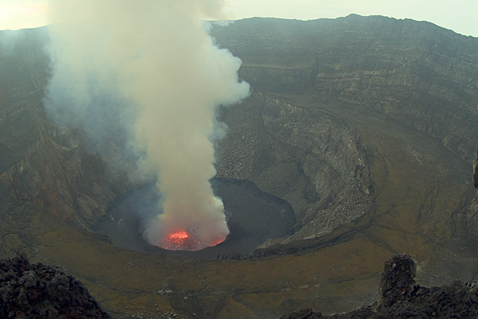 Changes of the Lava Lake between January and July, 2006
