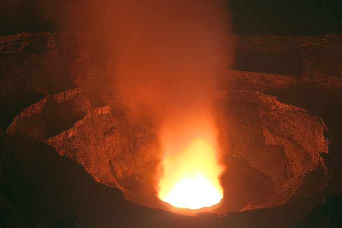Changes of the Lava Lake between January and July, 2006