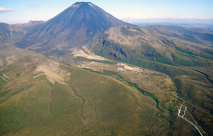 Foto aeree dei vulcani Tongariro e Ngauruhoe
