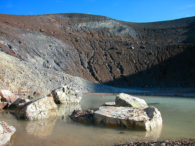 Vulcano: Fumaroles, Crater Lake and Flowers