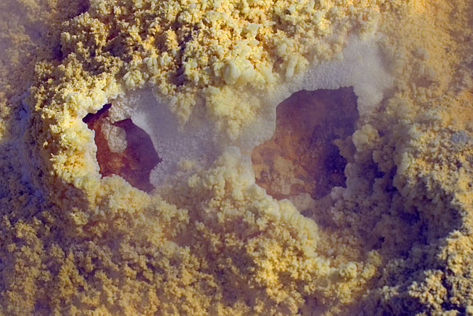 Vulcano: Zolfo Fuso e Cristalli