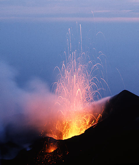 Stromboli attorno al 1970: Traversata e scalata al vulcano lungo la via «storica»