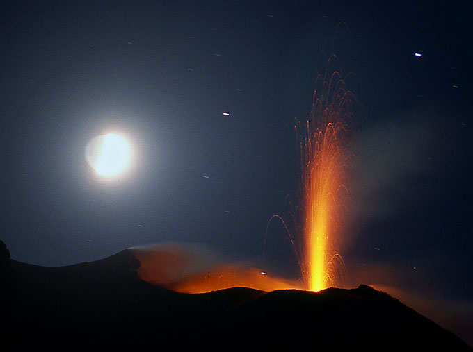 10. October 2005: Eruptions seen from Punta di Labronzo