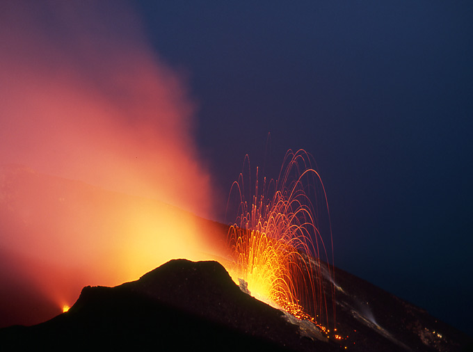 11.-15. October 2005: Eruptions as seen from Pizzo