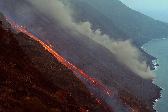9 March 2007: Pyroclastic Flows on Sciara del Fuoco
