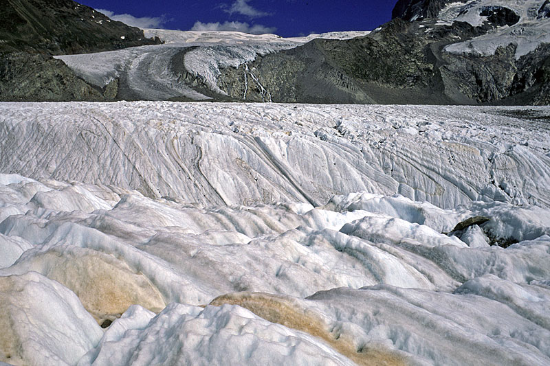 Gornergletscher, Saharastaub, Faltungen in der Foliation