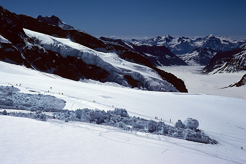 Large ice avalanche from Mnch