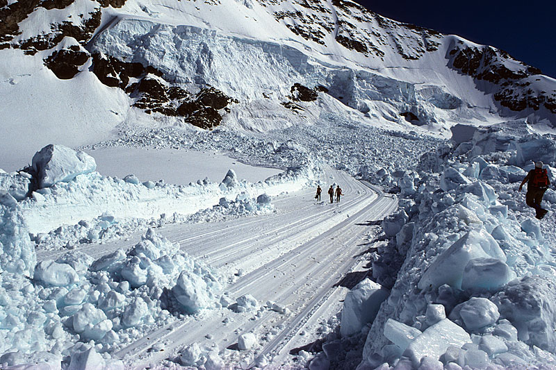 Large ice avalanche from Mnch