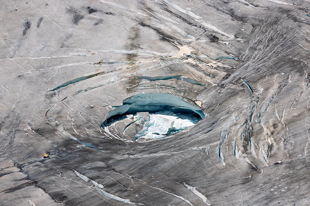 Rhonegletscher: Growth of the proglacial lake, glacier recession by 2023 Rhonegletscher: Growth of the proglacial lake, glacier recession by 2023