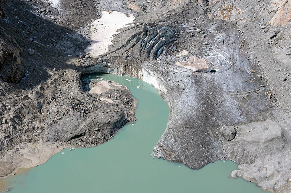 Tiefengletscher 2021-22: Luftbilder und Wiederholungsaufnahmen Tiefengletscher 2021-22: Luftbilder und Wiederholungsaufnahmen