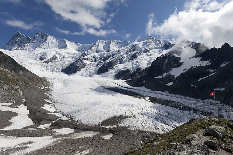 Finsteraarhorn, Agassizhorn, Kleines Fiescherhorn, Schreckhornhtte, Gletscher