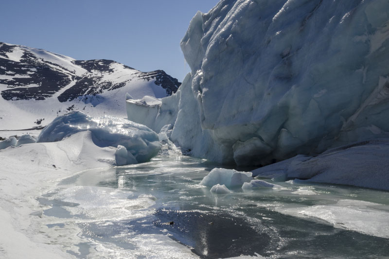 George VI Ice Shelf structures and morphological features