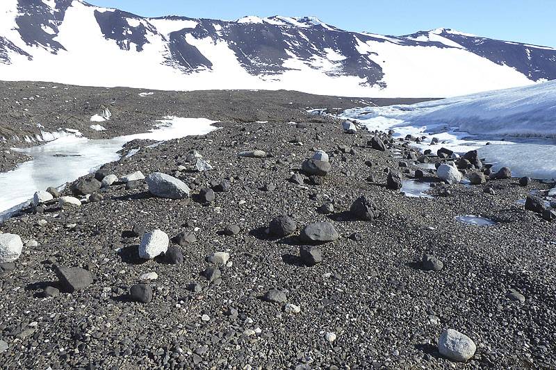 Ice shelf moraines