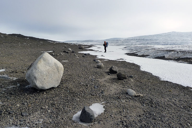 Ice shelf moraines