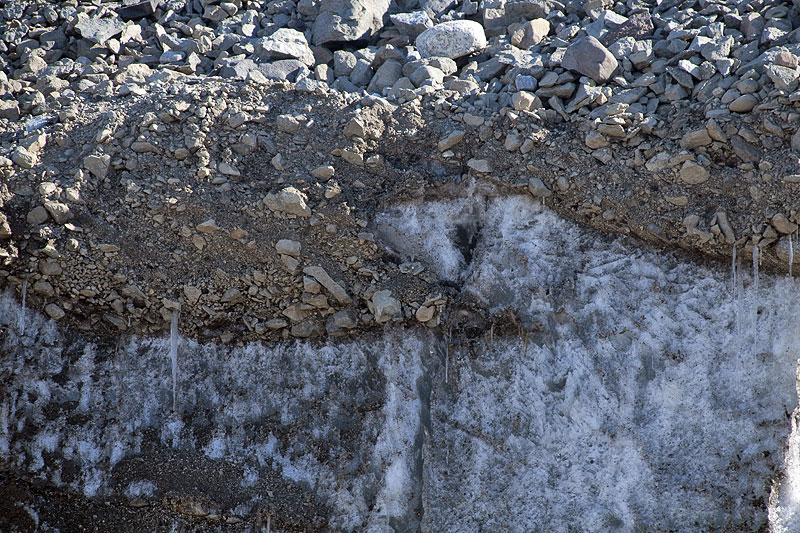 Ice shelf moraines