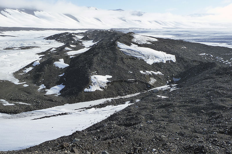 Ice shelf moraines