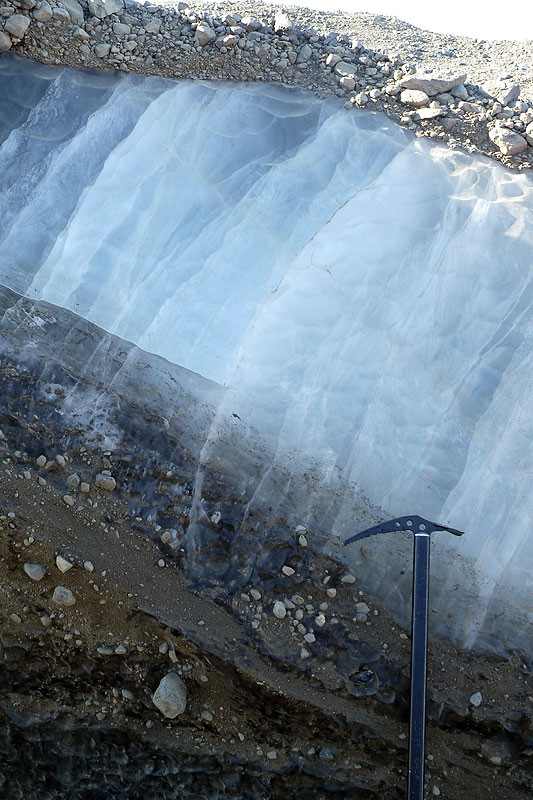 Ice shelf moraines