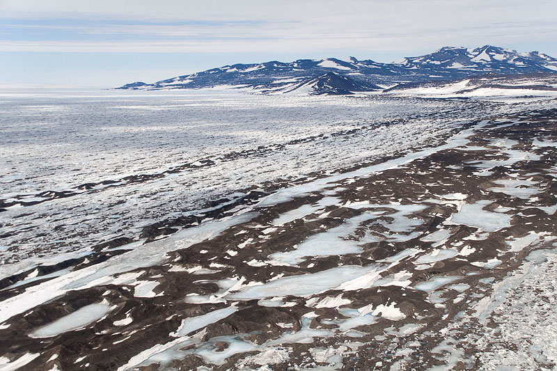 Ice shelf moraines