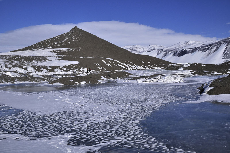 Ice shelf moraines