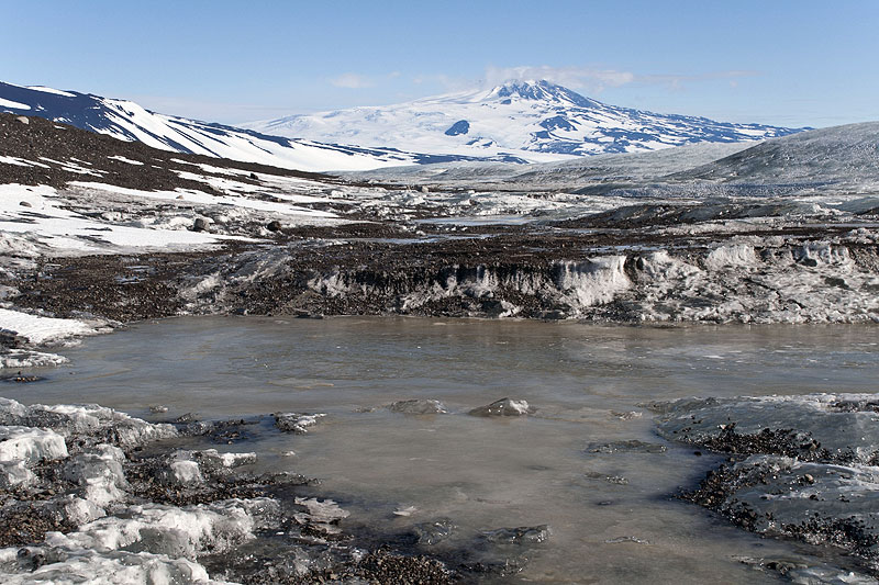 Ice shelf moraines