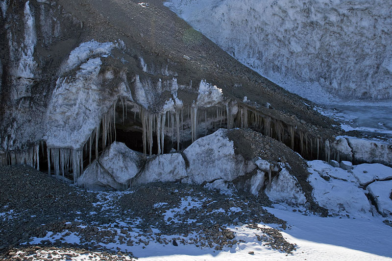 Ice shelf moraines