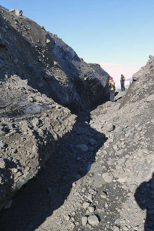 Ice shelf moraines