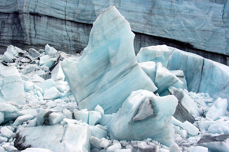 Crusoe Glacier: shapes and colours